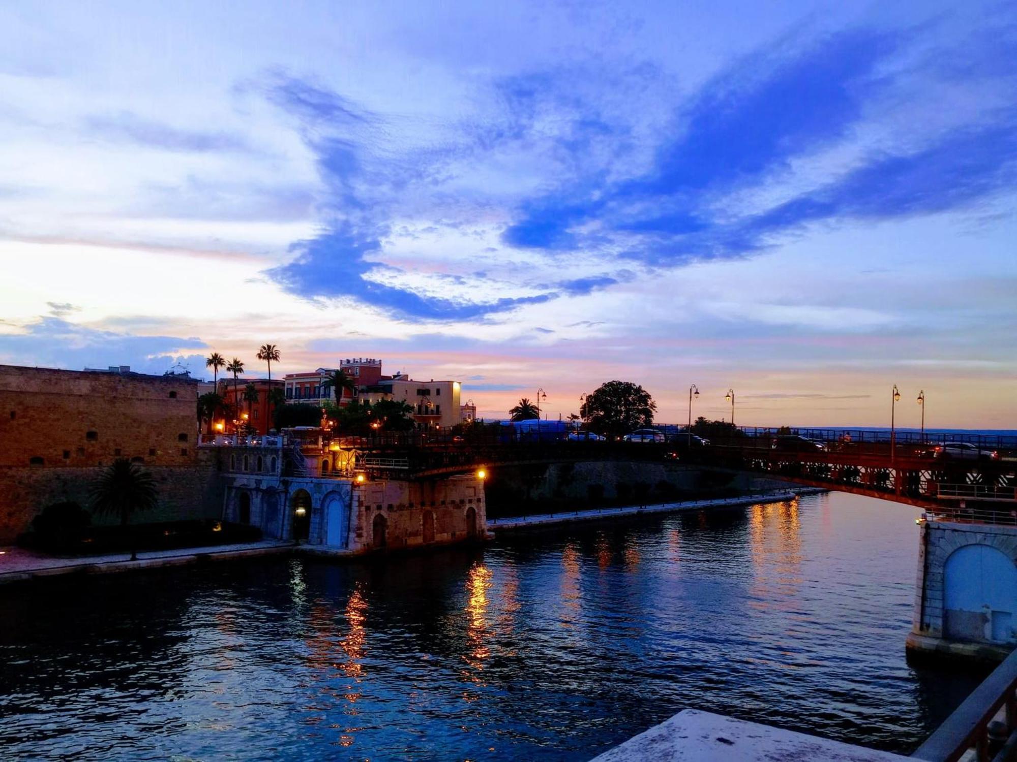 Sweet Home Tra I Due Mari Taranto Exterior photo